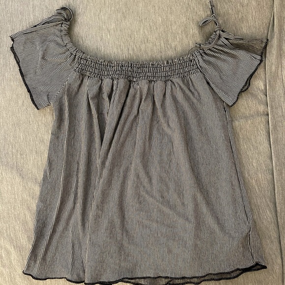 Off the shoulder top - Picture 1 of 2